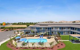 Super 8 By Wyndham Lindsay Olive Tree